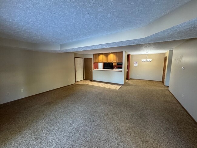 Building Photo - 8611 Scenicview Dr