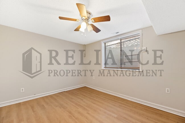 Building Photo - 2202 S White Oak Dr