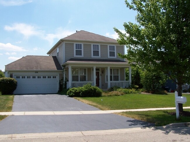 Building Photo - 211 Valley View Dr