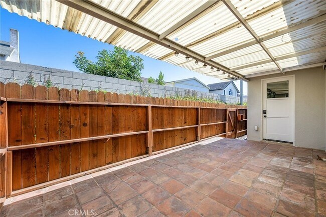 Building Photo - 8231 Deerfield Dr
