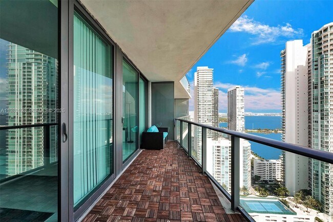 Building Photo - 460 NE 28th St