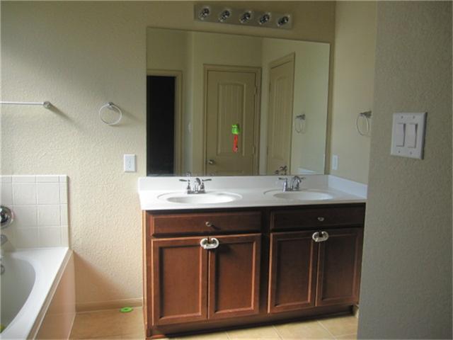 Building Photo - 26423 Longview Creek Dr