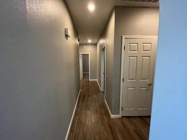 Building Photo - Spacious 4 Beds, 2 Baths Home with POOL in...