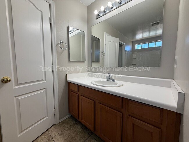 Building Photo - 3930 W Irwin Ave