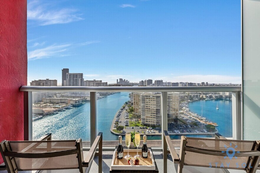 Building Photo - 2602 E Hallandale Beach Blvd