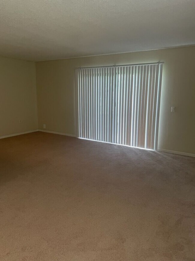 Building Photo - Coral Gardens - M056