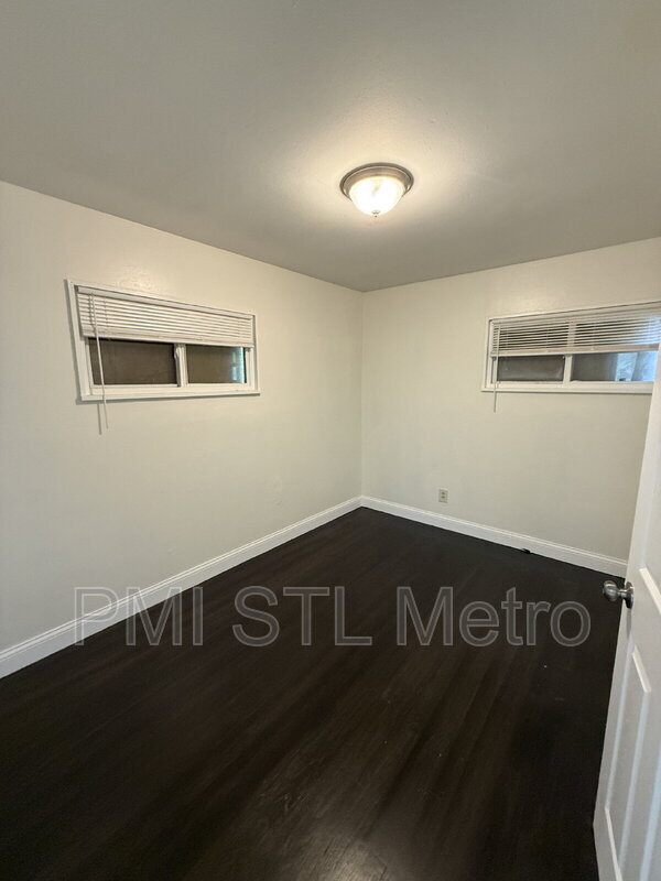 Building Photo - 10501 Duke Dr