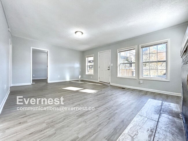 Building Photo - Charming 3-Bedroom, 2-Bathroom Home / Pet-...