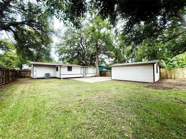 Building Photo - 111 Jasmine St