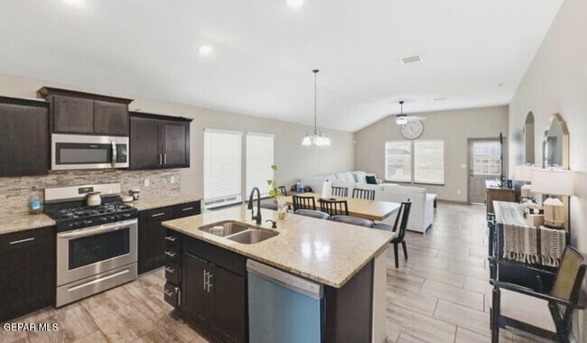 Building Photo - 14904 Tierra Coruna Ave