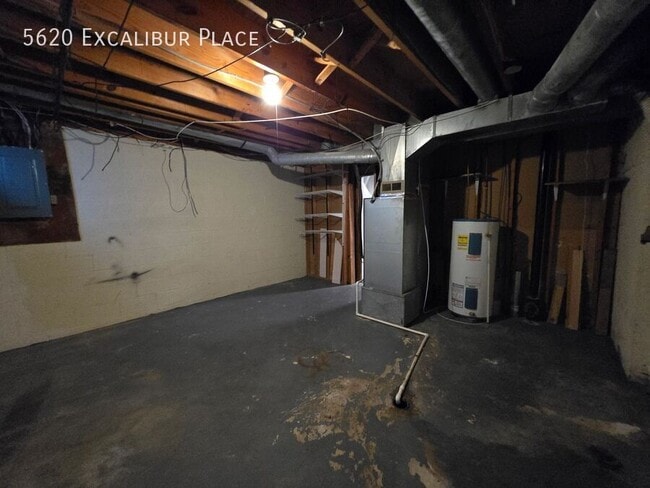 Building Photo - 5620 Excalibur Pl