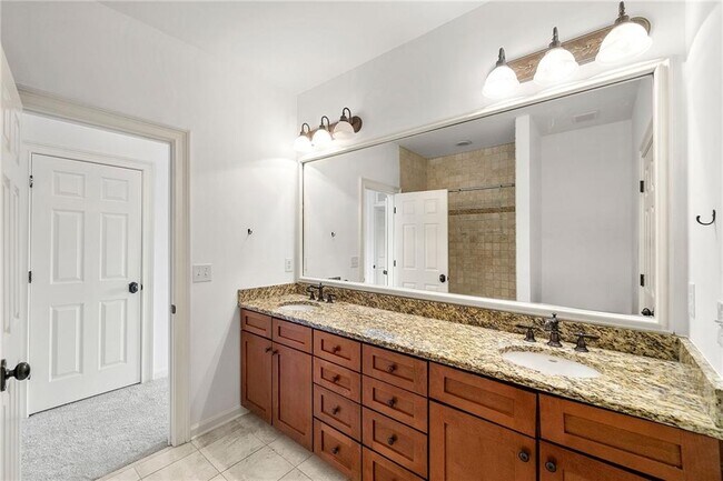 Building Photo - 15 Buford Village Walk