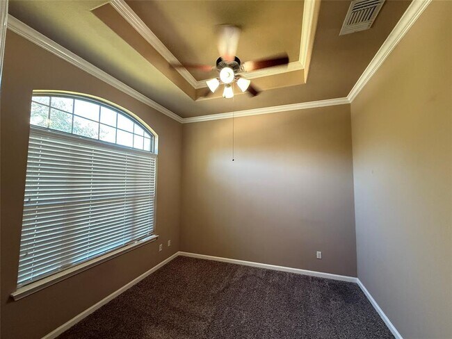 Building Photo - 2404 Sweetwater Ln