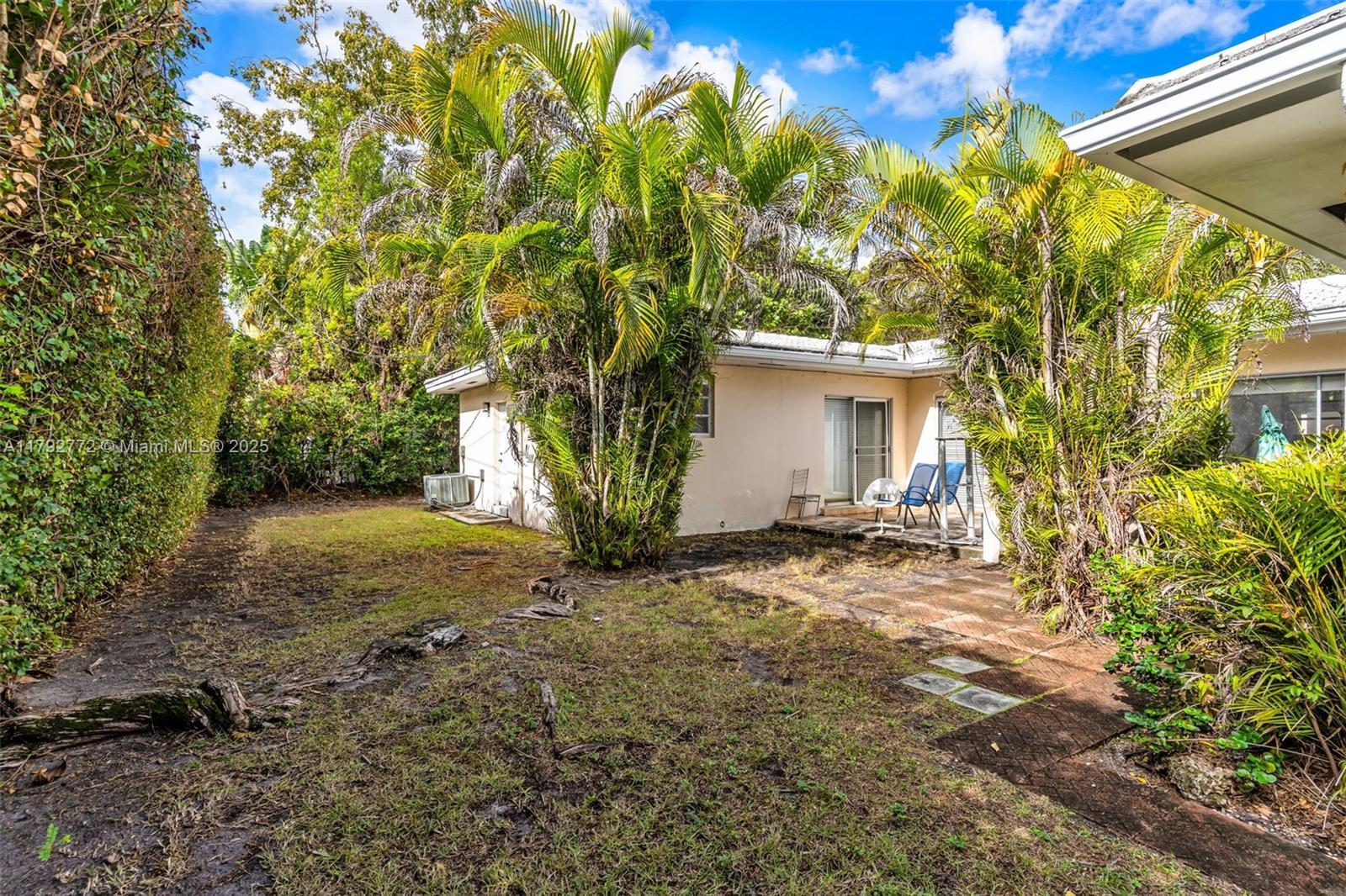 Building Photo - 1130 Cotorro Ave