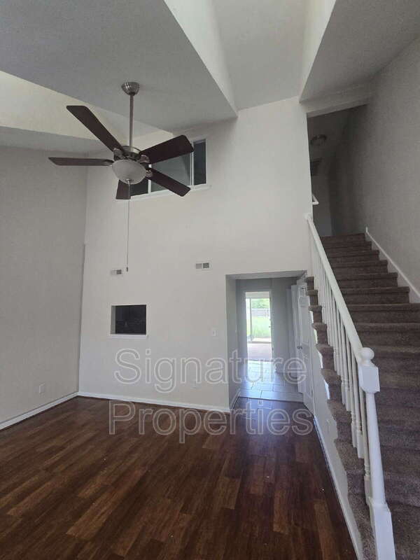 Building Photo - 3831 Buchanan Dr