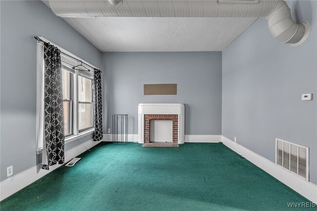 Building Photo - 946 Main St