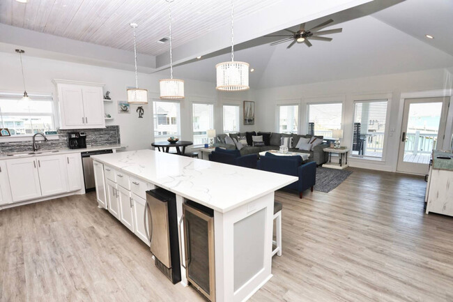 Building Photo - 927 Palm Ridge Dr