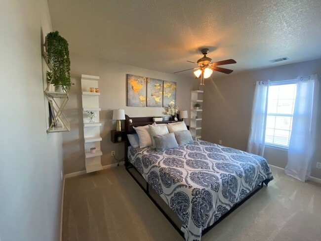 Building Photo - Beautifully Maintained Home in Prime Savannah Location