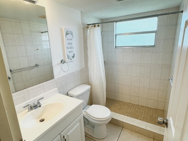 Building Photo - 301 Seville Dr