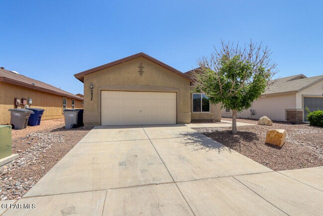 Building Photo - 2932 Pino Triste Dr