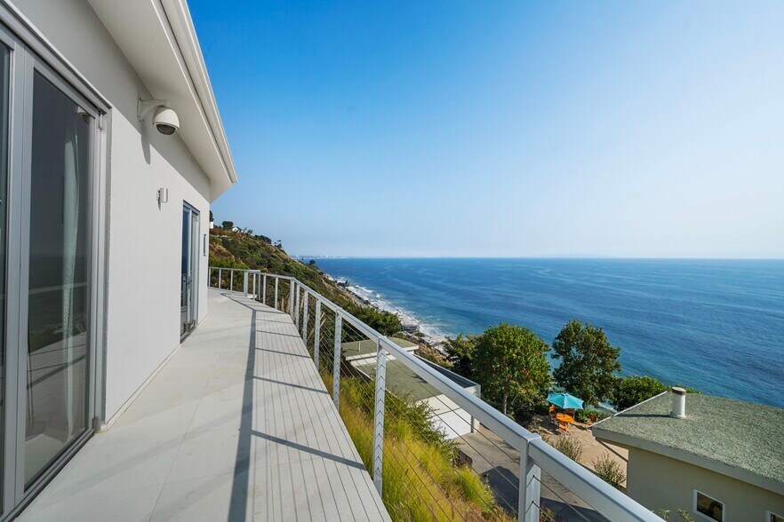 View from surrounding balcony - 20782 Rockpoint Way