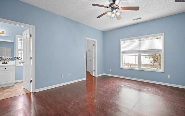 Building Photo - 6 Broadland Cir