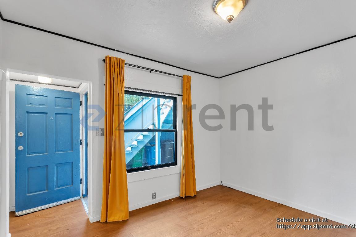 Building Photo - 484 Waller St