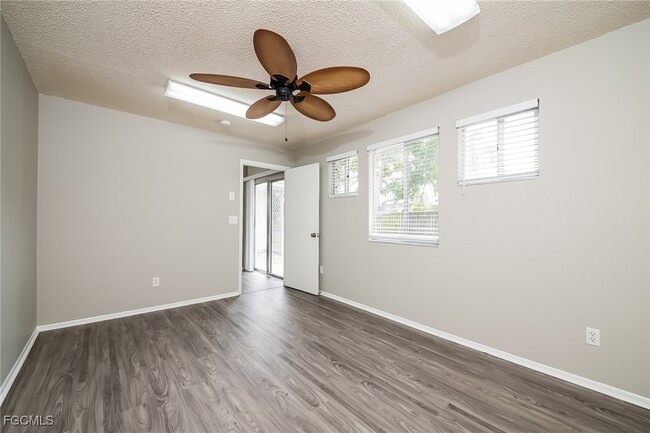 Building Photo - 744 Pineland Ave