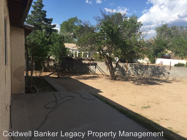 Building Photo - 1220 Girard Blvd NE