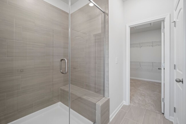Building Photo - Like Brand New Luxury Townhome in Matthews!