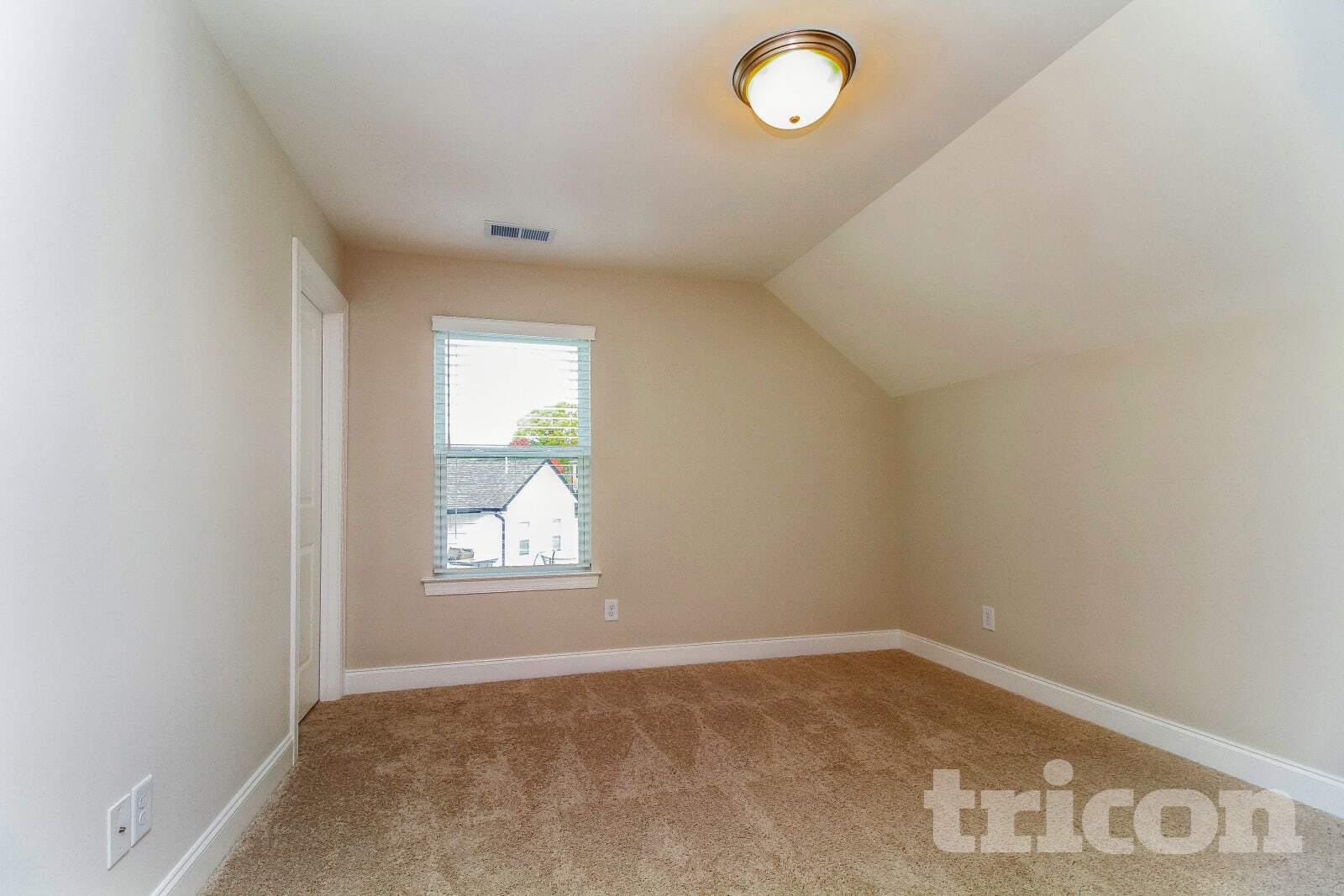 Building Photo - 121 Dimaggio Dr