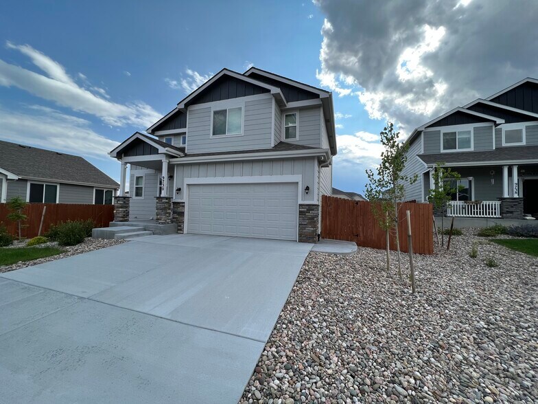 Building Photo - 9730 Porch Swing Ln