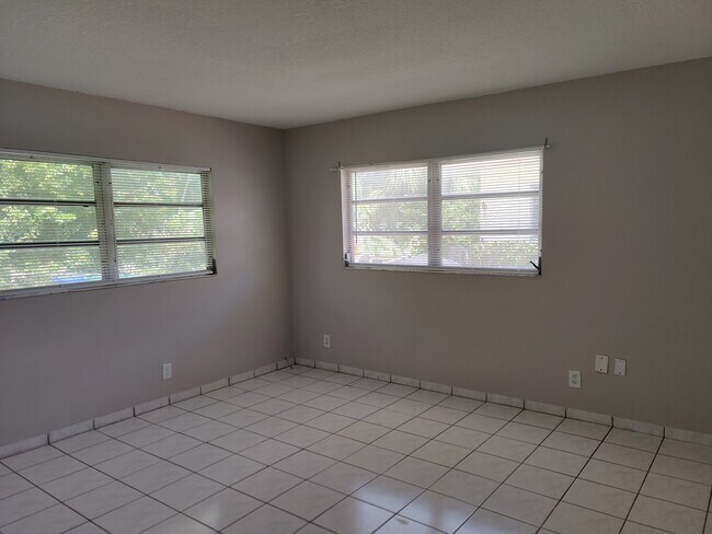 Building Photo - 7515 NW 44th Ct