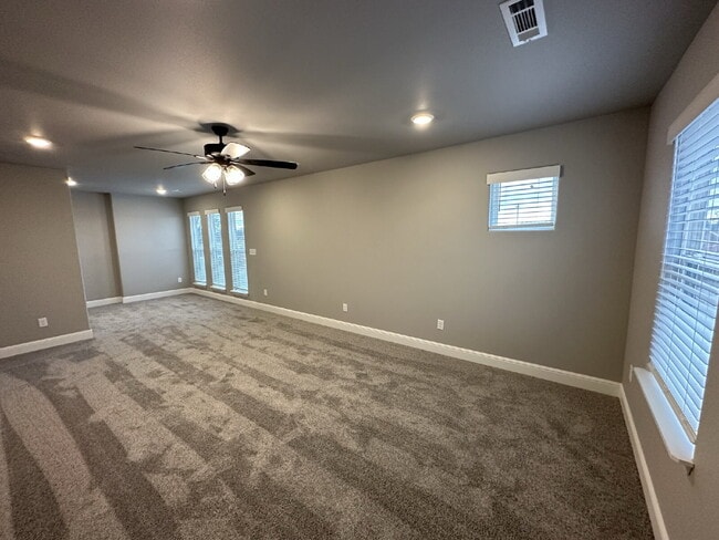 Building Photo - 2040 Tallgrass Ter