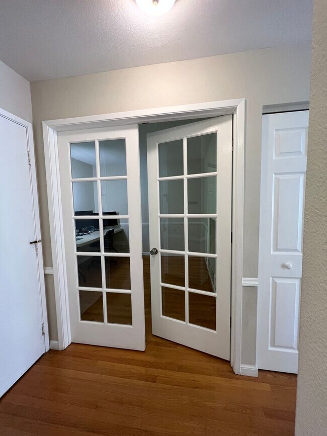 Building Photo - Great Natural light, Treetop Views with 2 Primary Suites plus OFFICE and a 2 car garage, It is li...