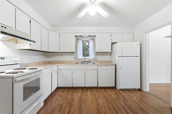 Building Photo - Charming house for rent, with laundry mach...