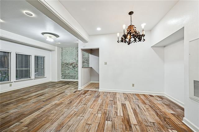 Building Photo - 333 Julia St