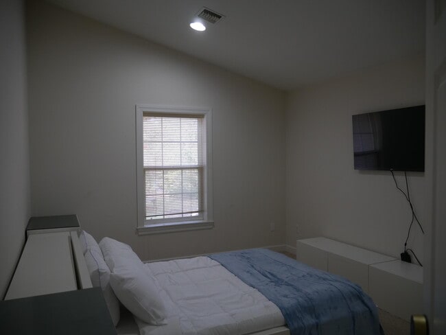 Building Photo - 5105 Forum Blvd