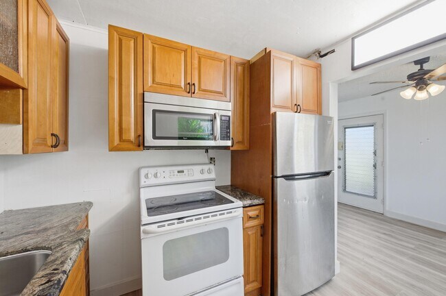 Building Photo - 452 Normandy Ln