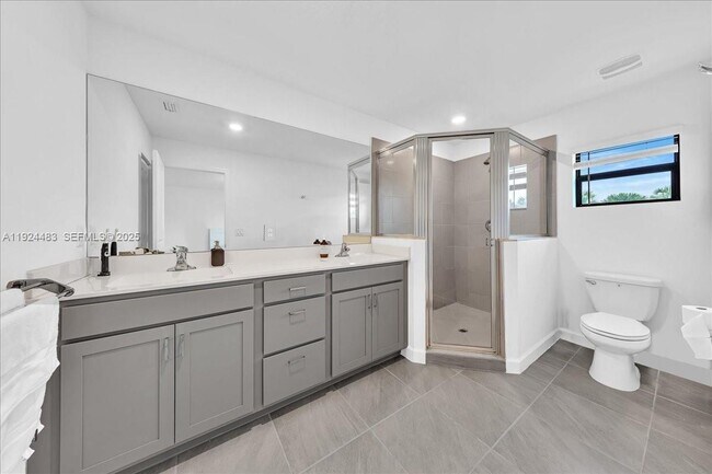 Building Photo - 1004 Willow Pl