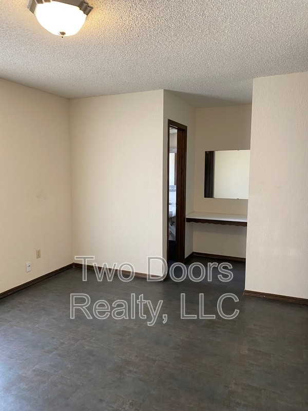 Building Photo - 3013 Gwendolyn Ln