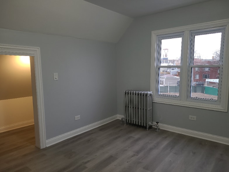 Building Photo - 2913 N Elston Ave