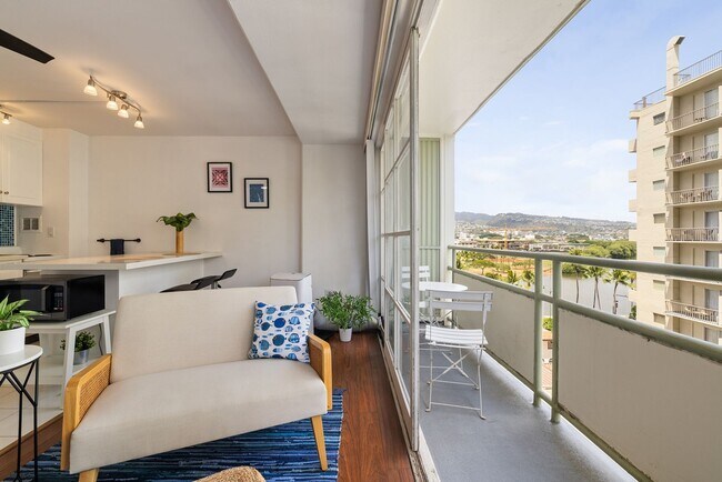 Building Photo - Fully Furnished beautiful Studio- ALL util...
