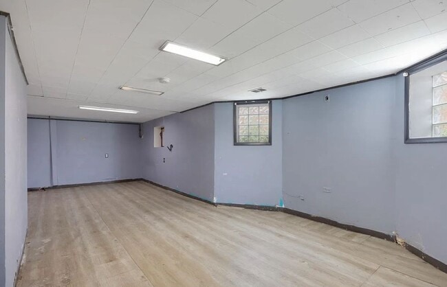 Building Photo - 5111 W 22nd Pl