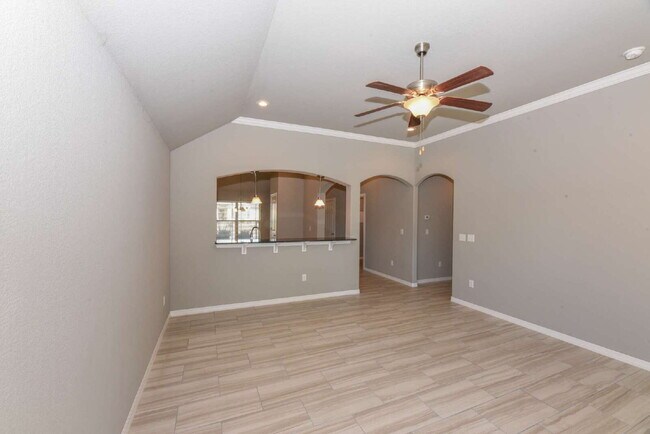Building Photo - 1031 Gardenia St