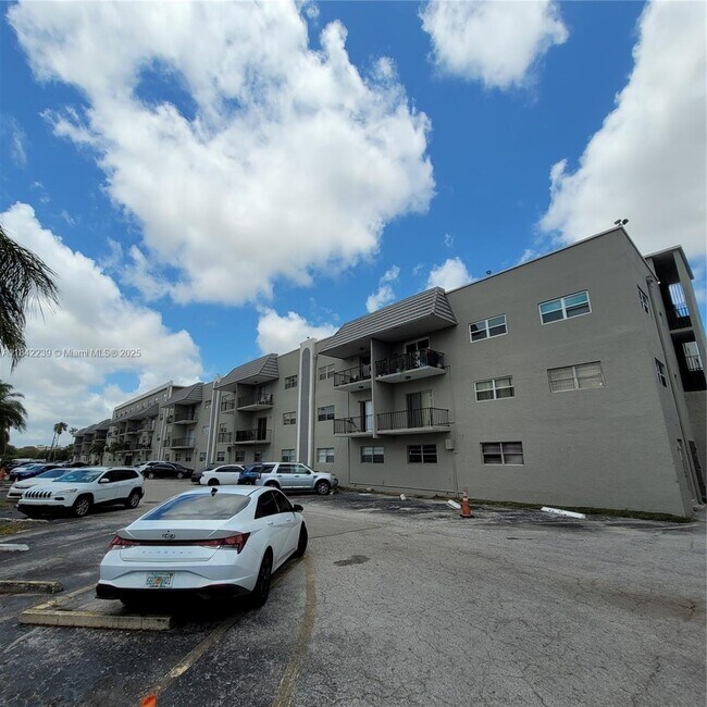 Building Photo - 5100 SW 41st St