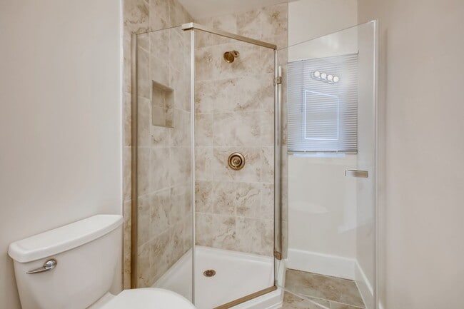 Building Photo - Beautifully Renovated 3 Bed / 2 Bath Home in Prime Central San Diego Location – Pet Friendly!