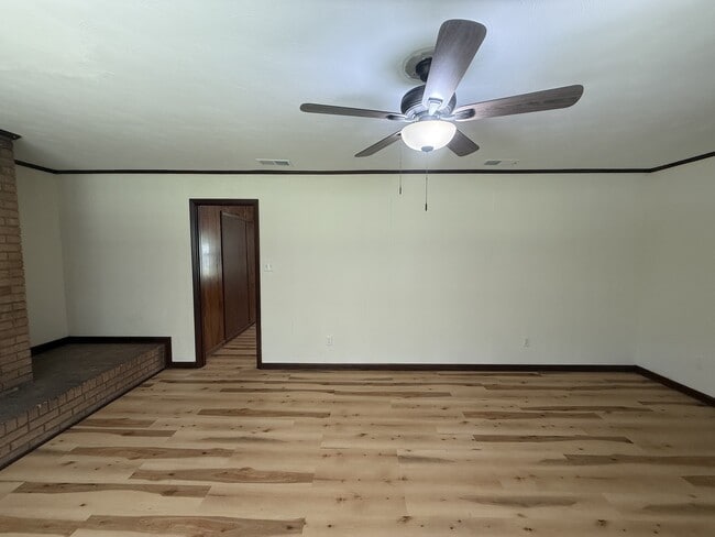 Building Photo - 117 Thornton Ln
