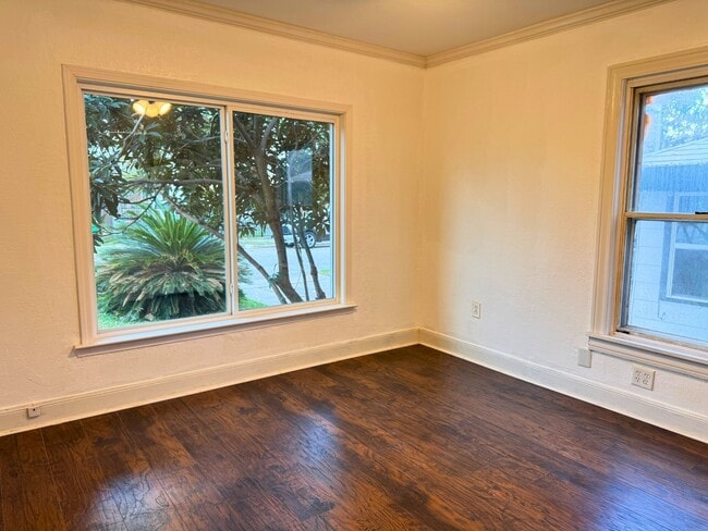 Building Photo - 703 E Adoue Ave