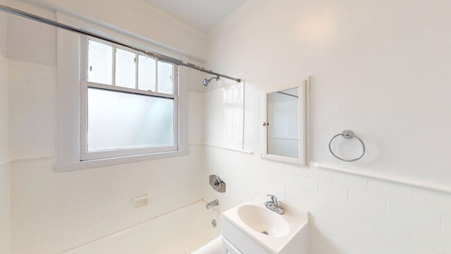 Building Photo - 1296 Grove St